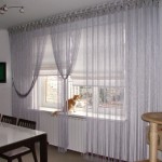 Современные нитевые шторы на кухню