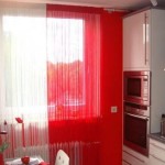 Современные нитевые шторы на кухню