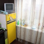 Современные нитевые шторы на кухню