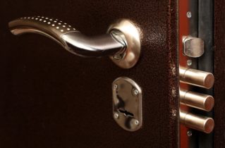 Вибір замка для сталевих дверей