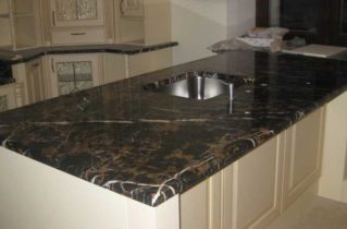 Плюси і мінуси мармурової стільниці